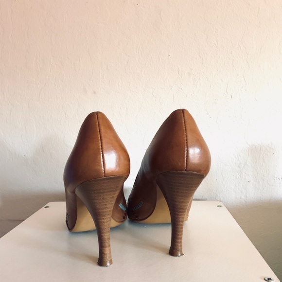 Beautiful brown and teal pointy toe heels - Picture 2 of 4